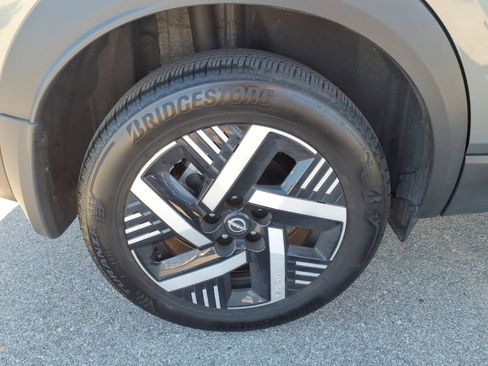 Certified 2025 Nissan Kicks SV image 5