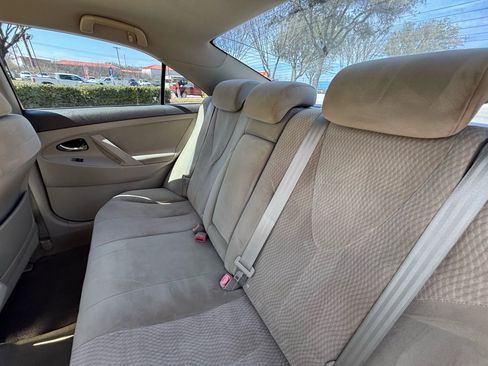 Used 2010 Toyota Camry LE image 22