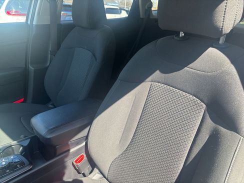 Used 2025 Kia Sportage LX image 34