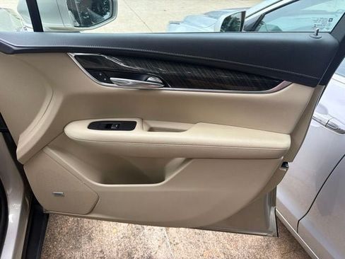 Used 2017 Cadillac XT5 FWD image 25