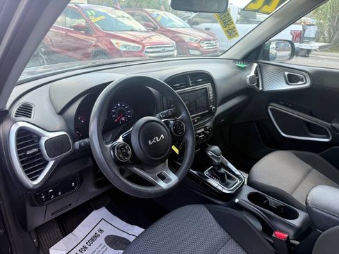 Used 2022 Kia Soul LX w/ Technology Package FWD image 12