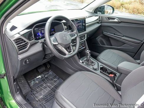 Used 2025 Volkswagen Taos SE image 10