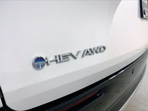 Used 2025 Toyota Sienna Platinum AWD/4WD image 29