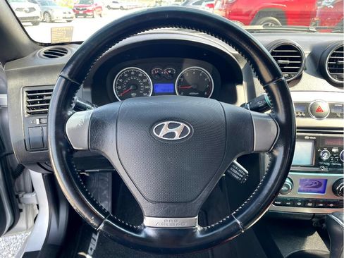 Used 2008 Hyundai Tiburon GT FWD image 12