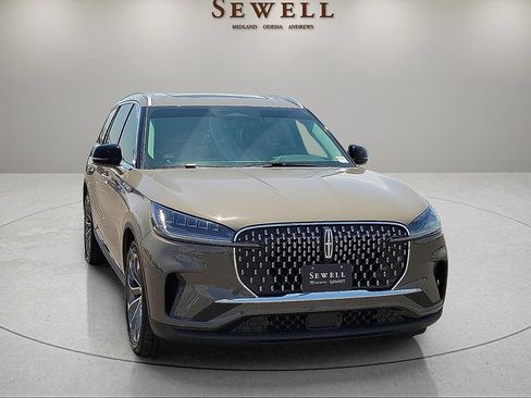 Used 2025 Lincoln Aviator 2WD image 7