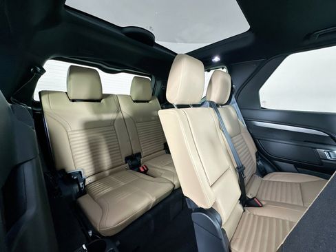 Used 2025 Land Rover Discovery Dynamic SE image 28