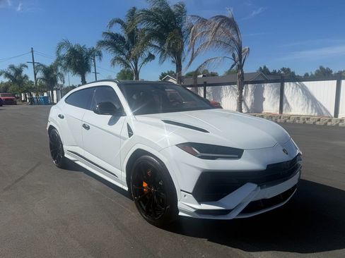 Used 2023 Lamborghini Urus S image 3