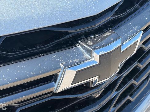 Used 2023 Chevrolet Traverse RS FWD image 9
