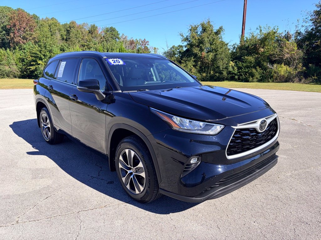 Used 2020 Toyota Highlander XLE AWD/4WD image 2