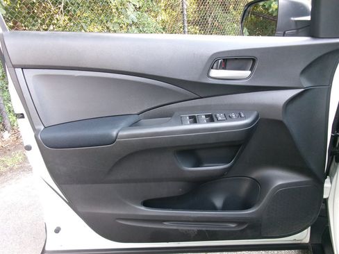 Used 2015 Honda CR-V LX image 9