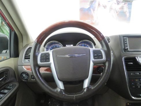 Used 2013 Chrysler Town & Country Limited w/ Luxury Group image 17