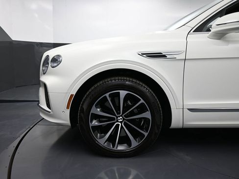 Certified 2023 Bentley Bentayga Plug-In Hybrid AWD/4WD image 12