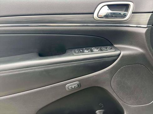 Used 2020 Jeep Grand Cherokee Limited image 14