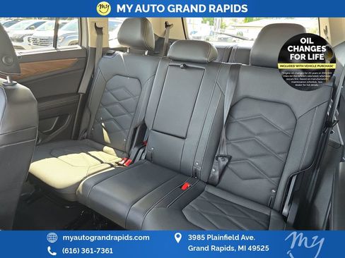 Used 2025 Volkswagen Atlas SE AWD/4WD image 29