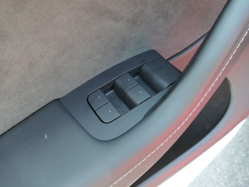 Used 2023 Tesla Model Y Long Range AWD/4WD image 13