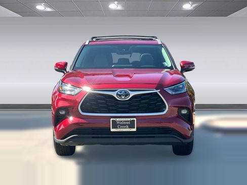 Used 2022 Toyota Highlander XLE FWD image 5