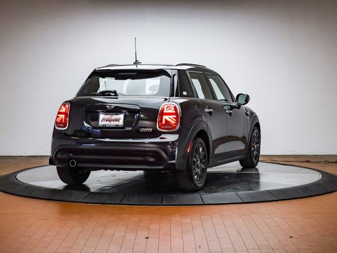 Used 2024 MINI Cooper 4-Door Hardtop w/ Signature Upholstery Package image 5