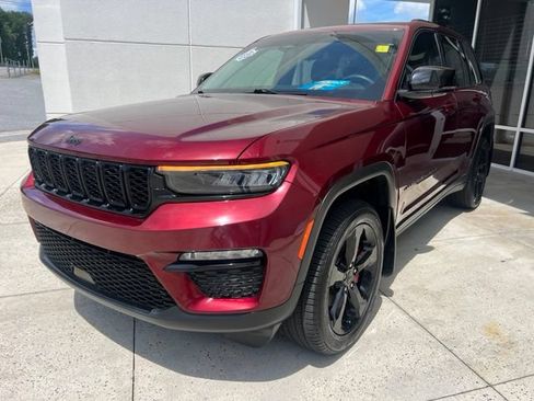 Used 2024 Jeep Grand Cherokee Limited w/ Black Appearance Package AWD/4WD image 5
