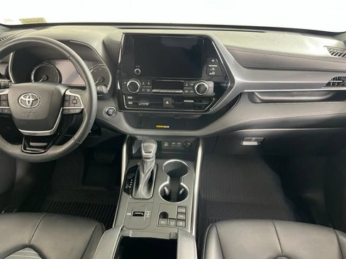 Used 2023 Toyota Highlander XSE FWD image 21