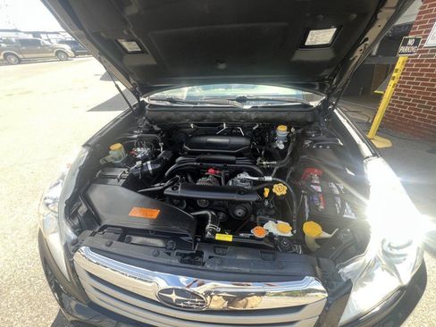 Used 2010 Subaru Outback 2.5i Premium AWD/4WD image 12