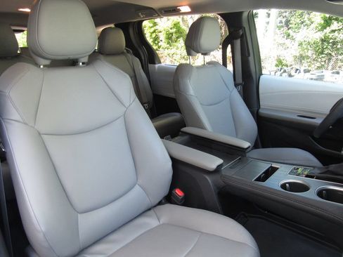 Certified 2025 Toyota Sienna XLE w/ XLE Plus Package AWD/4WD image 21
