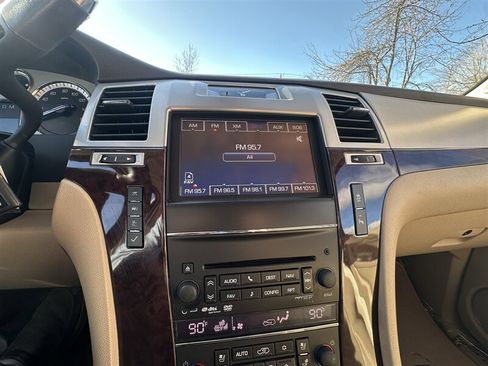 Used 2014 Cadillac Escalade ESV Premium AWD/4WD image 17