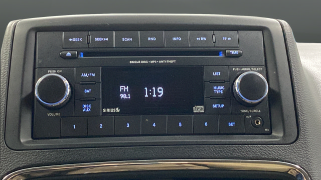 Used 2016 Dodge Grand Caravan SXT FWD image 13