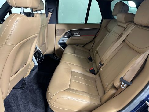 Used 2023 Land Rover Range Rover SE image 12