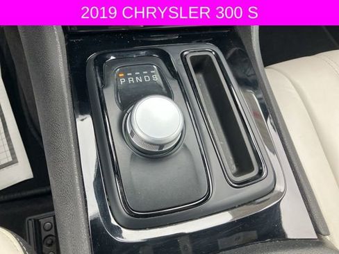 Used 2019 Chrysler 300 S w/ Safetytec Plus Group image 33