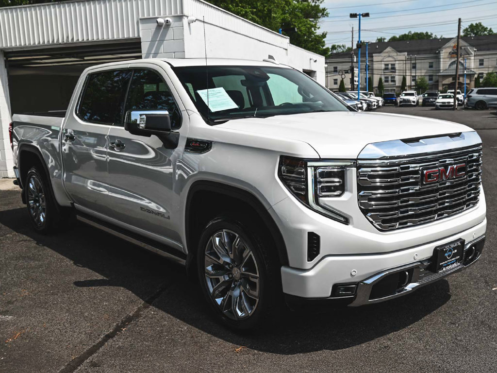 Used 2025 GMC Sierra 1500 Denali w/ Denali Reserve Package AWD/4WD image 3