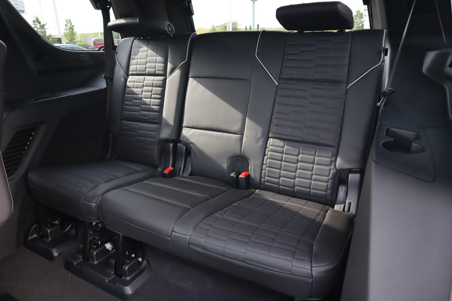 New 2026 Cadillac Escalade Platinum Sport w/ LPO, ONYX Package AWD/4WD image 14