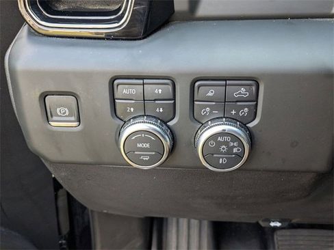 Used 2024 GMC Sierra 2500 AT4 w/ AT4 Preferred Package image 22