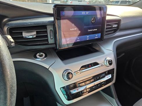 Used 2021 Ford Explorer XLT image 21