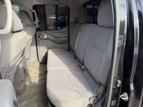 Used 2016 Nissan Frontier SV w/ SV Value Truck Package RWD image 11