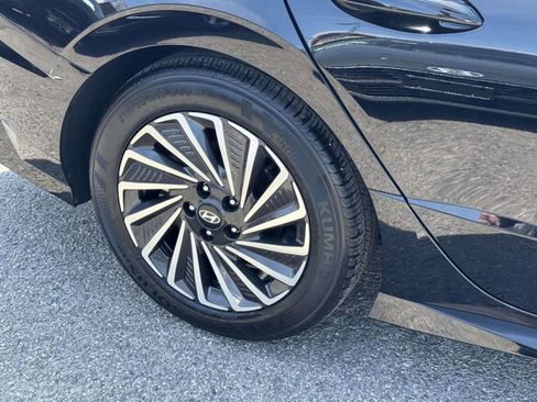Certified 2025 Hyundai Sonata Limited FWD image 10