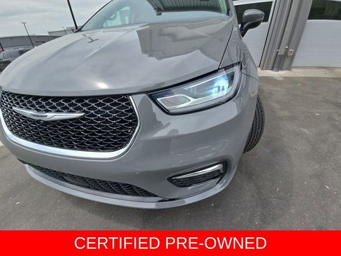Used 2023 Chrysler Pacifica Touring-L FWD image 32