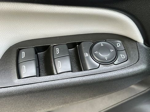 Used 2023 Chevrolet Equinox LS image 22