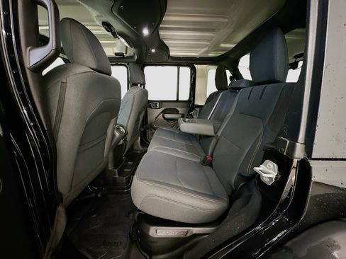 Used 2025 Jeep Wrangler Willys AWD/4WD image 28