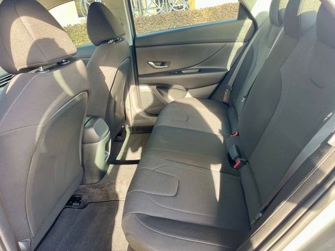 Used 2025 Hyundai Elantra SE image 11