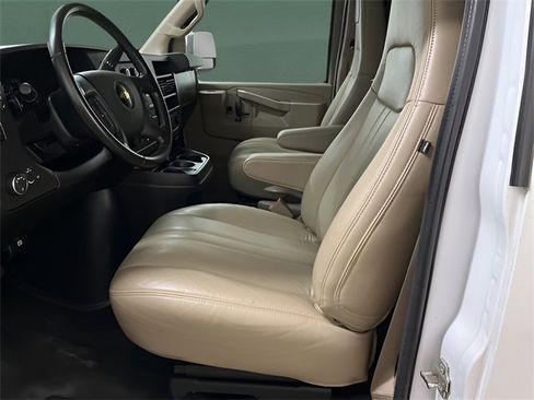 Used 2021 Chevrolet Express 3500 w/ Driver Convenience Package image 10