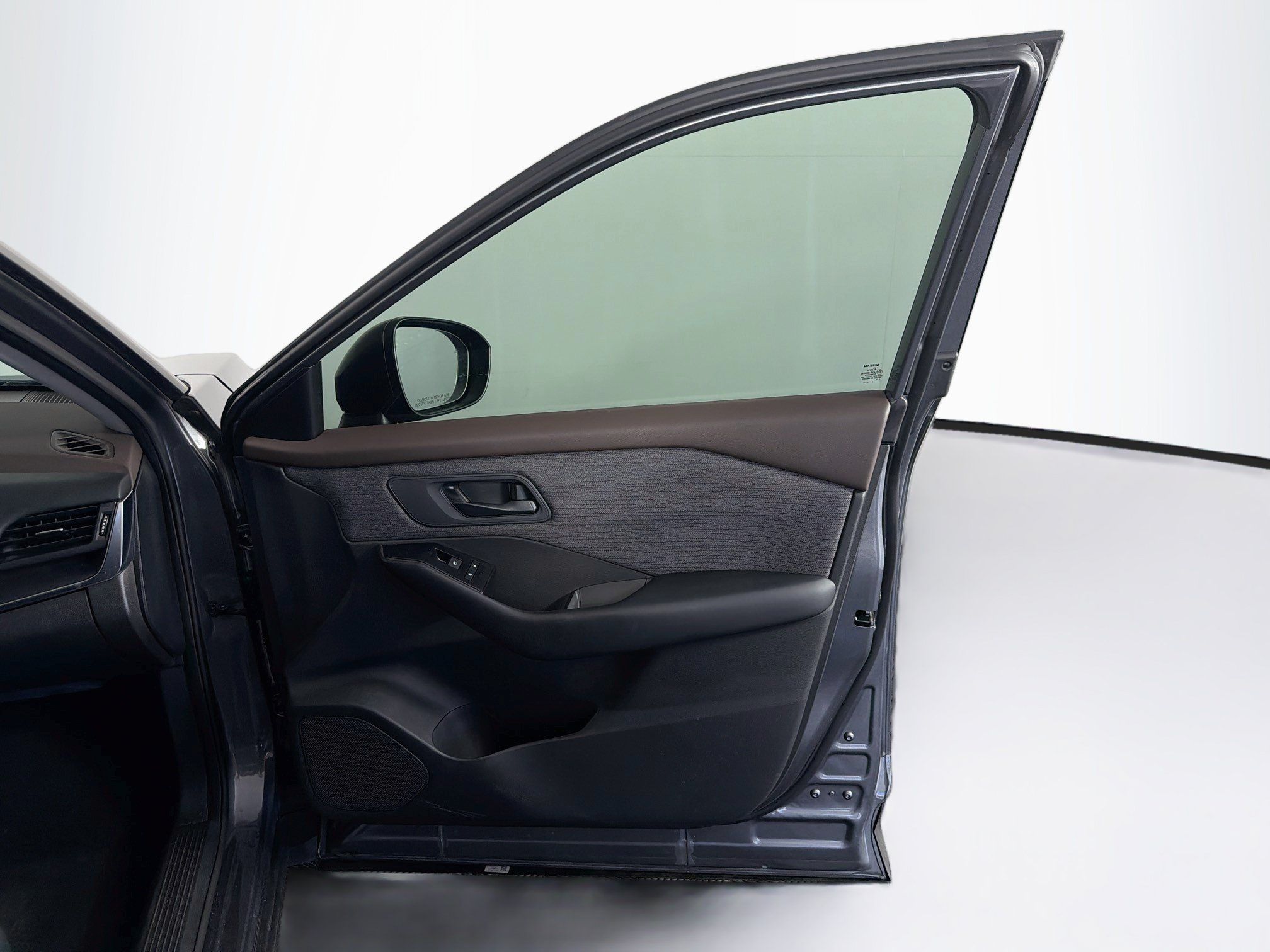 Used 2023 Nissan Rogue S FWD image 33