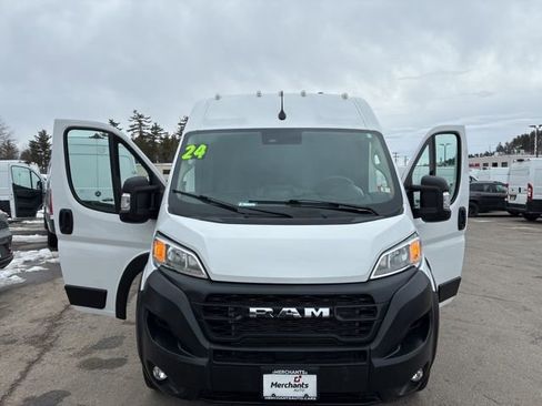 Used 2024 RAM ProMaster 2500 w/ Convenience Group FWD image 9