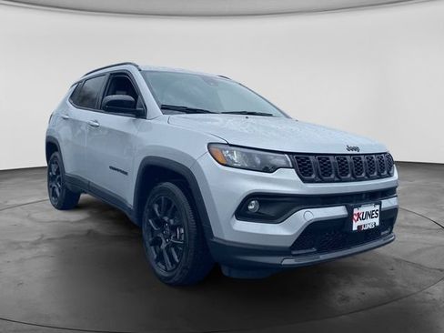 Used 2026 Jeep Compass Latitude AWD/4WD image 2