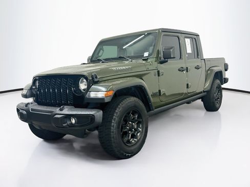 Used 2023 Jeep Gladiator Sport AWD/4WD image 3