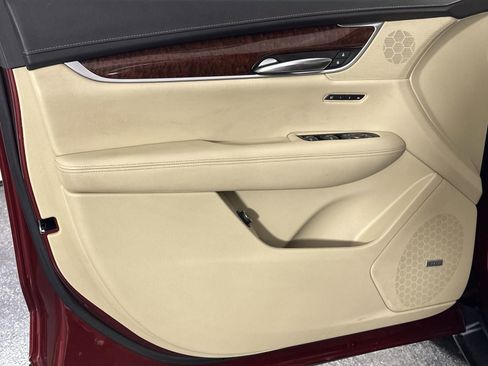 Used 2017 Cadillac XT5 Luxury w/ Driver Awareness Package FWD image 29