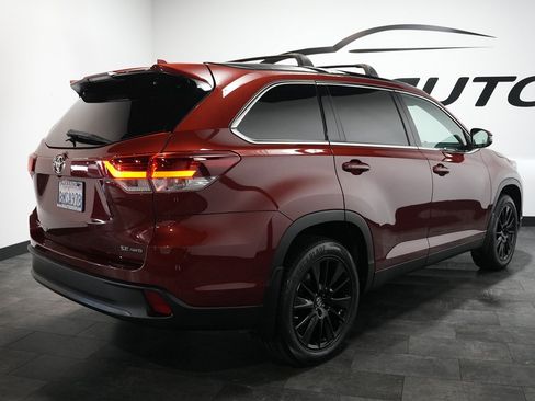 Used 2019 Toyota Highlander SE AWD/4WD image 9