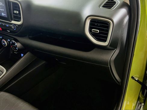 Used 2021 Hyundai Venue SE FWD image 32