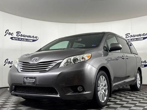 Used 2017 Toyota Sienna XLE AWD/4WD image 2