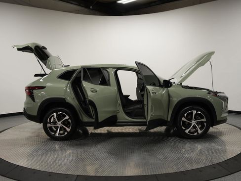 Used 2024 Chevrolet Trax RS w/ Driver Confidence Package image 9