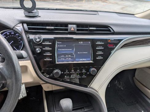 Used 2018 Toyota Camry LE FWD image 28